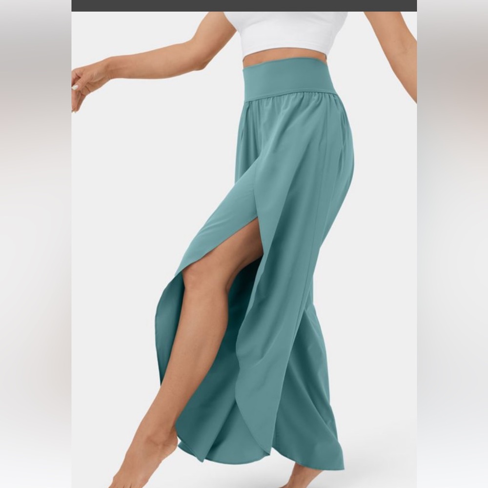 Halara flowy pants sz medium NWT